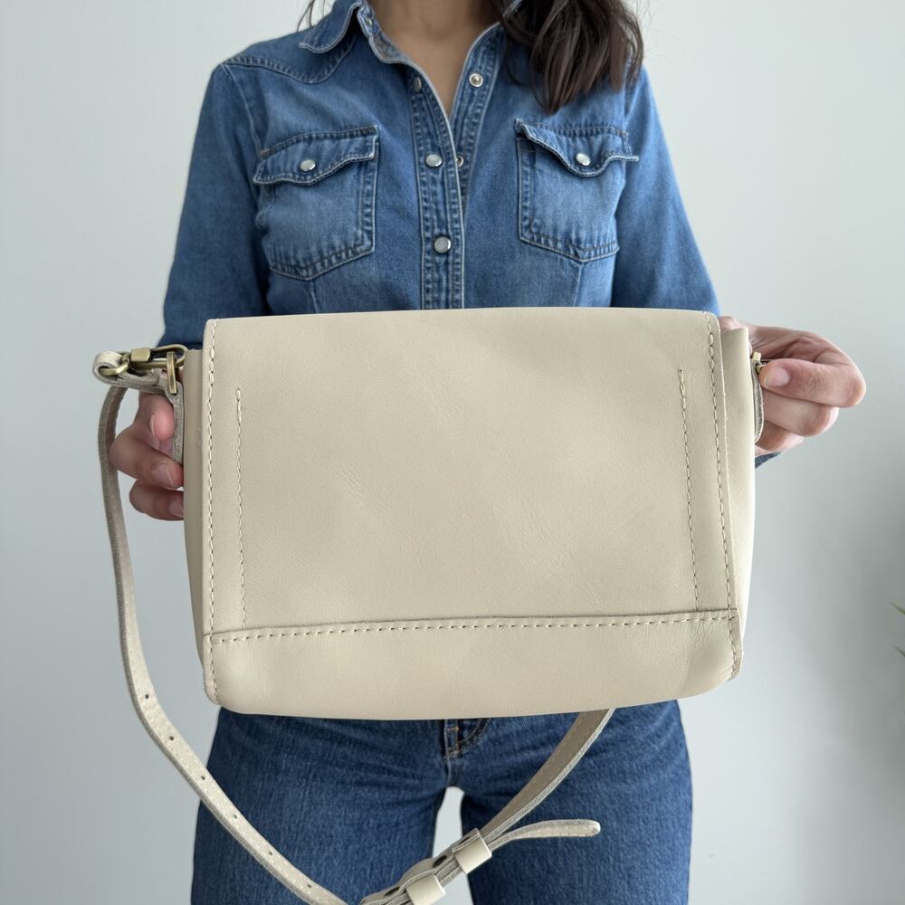 Portland Leather Cream Crossbody Shoulder Bag - Picture 7 of 16